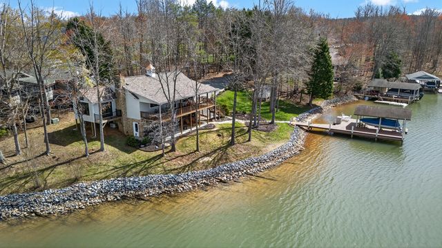 1520 Gowen LN, Huddleston, VA 24104