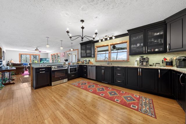 1520 Gowen LN, Huddleston, VA 24104