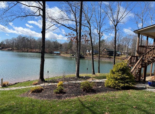 1520 Gowen LN, Huddleston, VA 24104