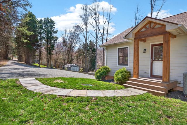 1520 Gowen LN, Huddleston, VA 24104