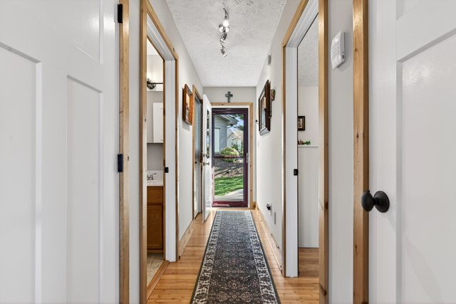 1520 Gowen LN, Huddleston, VA 24104