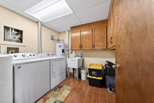 1520 Gowen LN, Huddleston, VA 24104