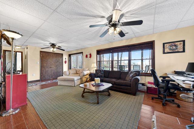 1520 Gowen LN, Huddleston, VA 24104