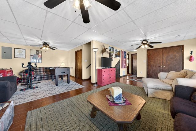 1520 Gowen LN, Huddleston, VA 24104