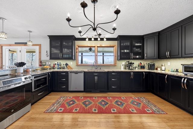 1520 Gowen LN, Huddleston, VA 24104