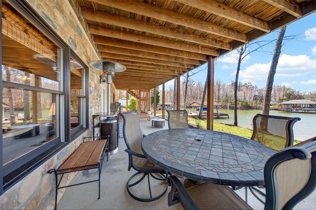 1520 Gowen LN, Huddleston, VA 24104