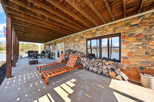 1520 Gowen LN, Huddleston, VA 24104