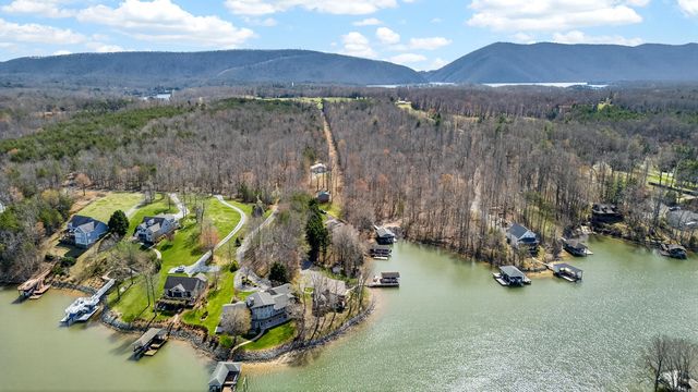 1520 Gowen LN, Huddleston, VA 24104