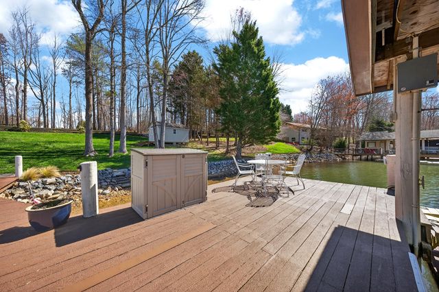 1520 Gowen LN, Huddleston, VA 24104