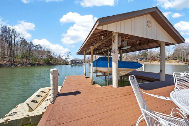 1520 Gowen LN, Huddleston, VA 24104