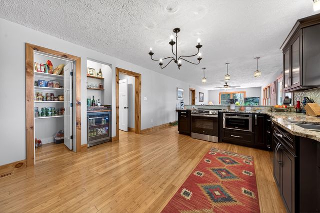 1520 Gowen LN, Huddleston, VA 24104