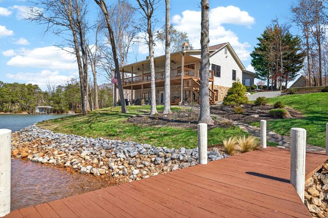 1520 Gowen LN, Huddleston, VA 24104