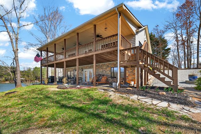 1520 Gowen LN, Huddleston, VA 24104