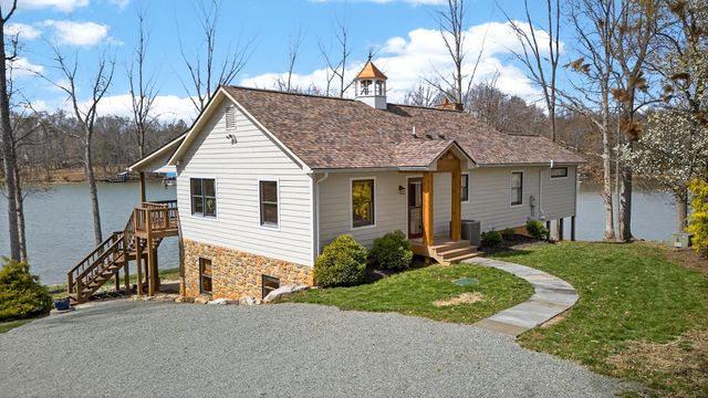 1520 Gowen LN, Huddleston, VA 24104