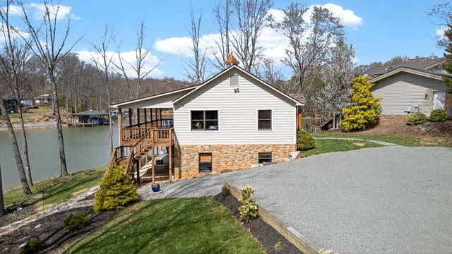 1520 Gowen LN, Huddleston, VA 24104