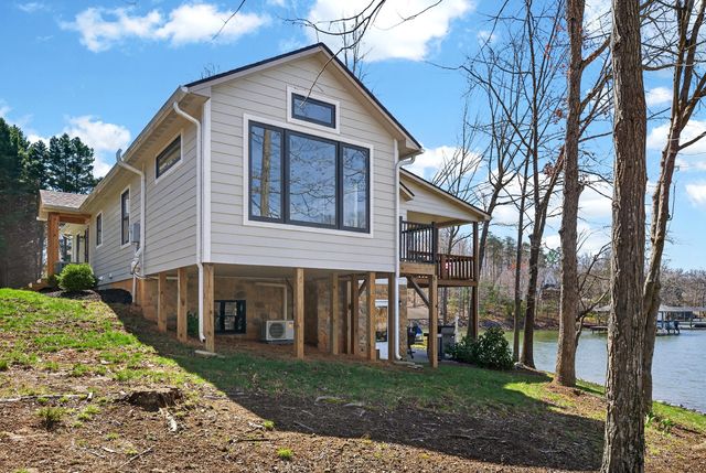 1520 Gowen LN, Huddleston, VA 24104