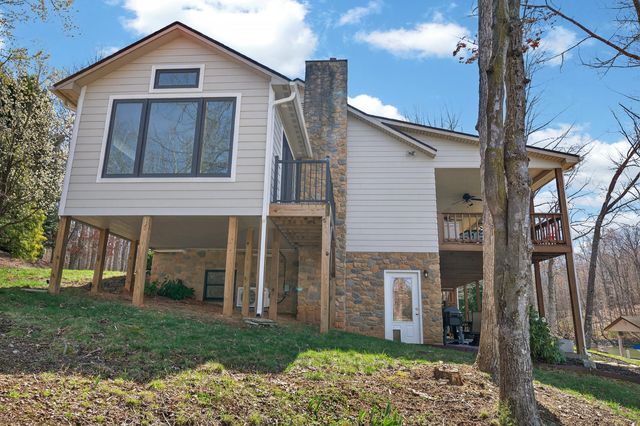 1520 Gowen LN, Huddleston, VA 24104