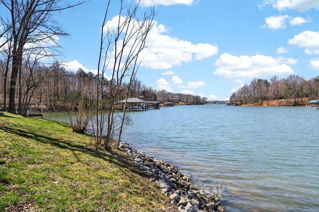 1520 Gowen LN, Huddleston, VA 24104