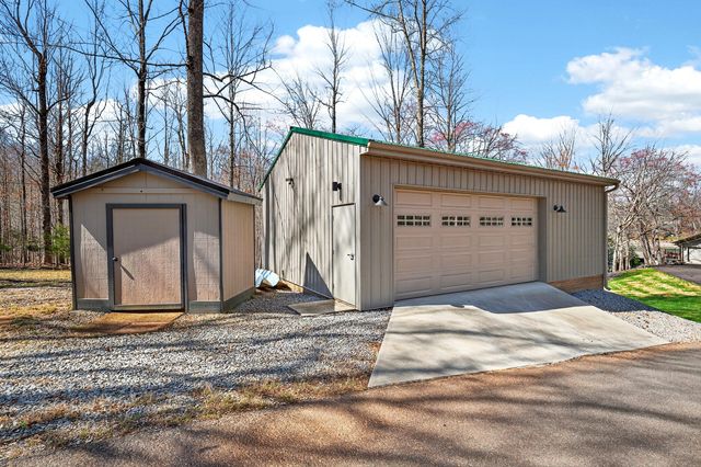 1520 Gowen LN, Huddleston, VA 24104