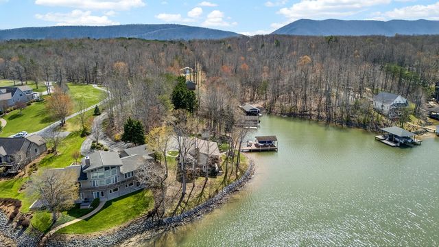 1520 Gowen LN, Huddleston, VA 24104