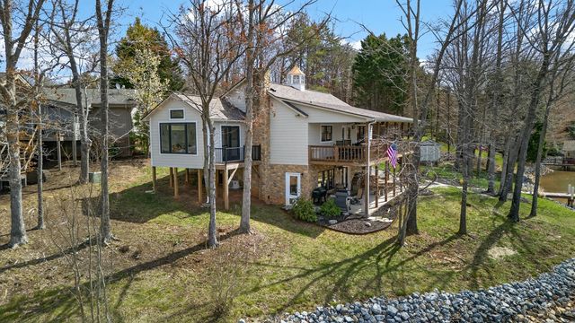 1520 Gowen LN, Huddleston, VA 24104