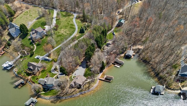 1520 Gowen LN, Huddleston, VA 24104