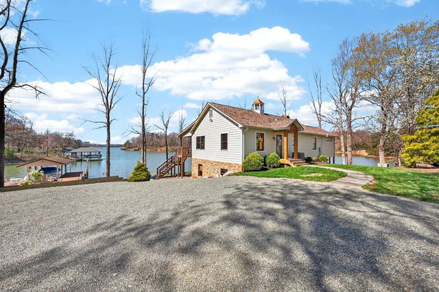 1520 Gowen LN, Huddleston, VA 24104