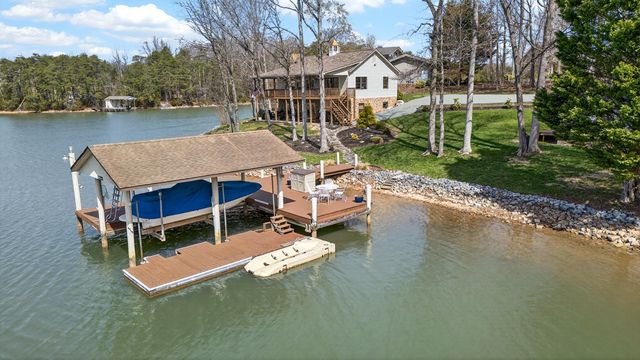 1520 Gowen LN, Huddleston, VA 24104