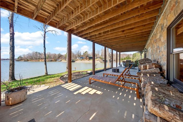 1520 Gowen LN, Huddleston, VA 24104