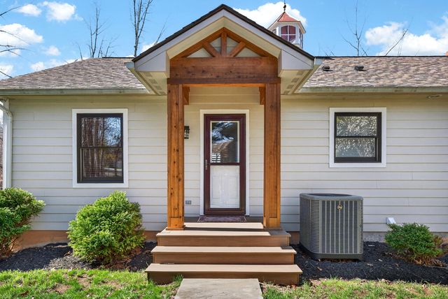 1520 Gowen LN, Huddleston, VA 24104