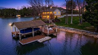 1520 Gowen LN, Huddleston, VA 24104