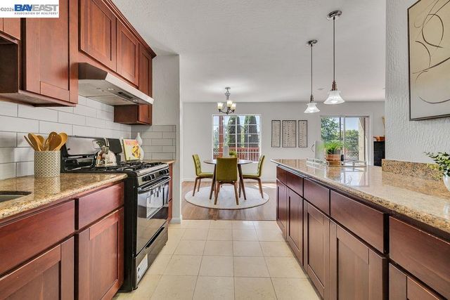 21917 Nugget Canyon Dr, Castro Valley, CA 94552