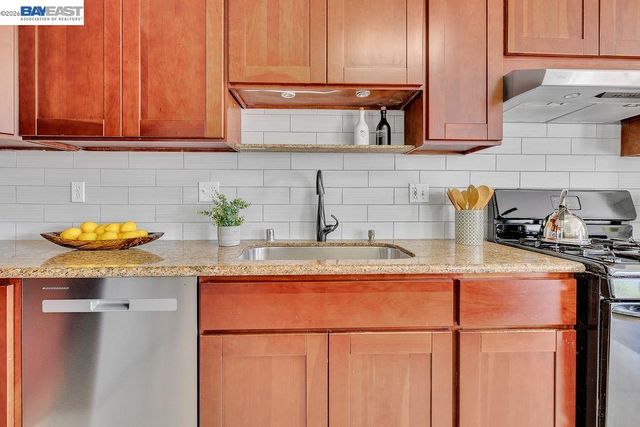 21917 Nugget Canyon Dr, Castro Valley, CA 94552