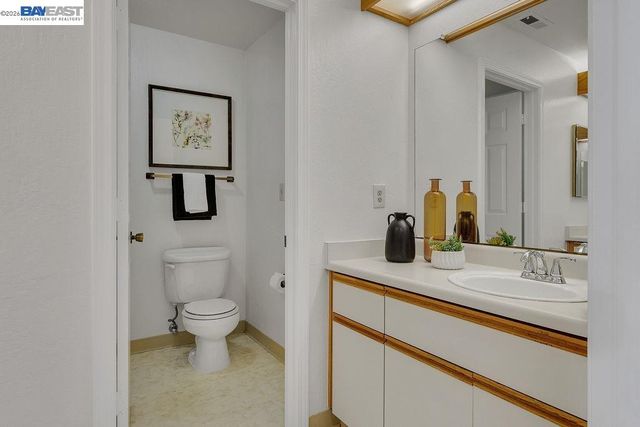 21917 Nugget Canyon Dr, Castro Valley, CA 94552