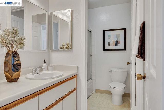 21917 Nugget Canyon Dr, Castro Valley, CA 94552