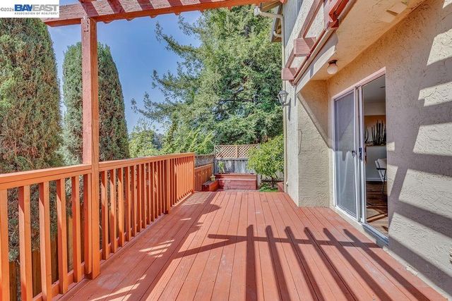 21917 Nugget Canyon Dr, Castro Valley, CA 94552