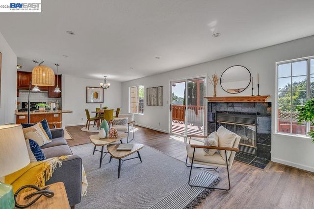 21917 Nugget Canyon Dr, Castro Valley, CA 94552