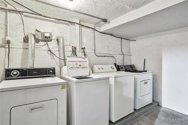 314 S Hanley Road 1N, St Louis, MO 63105