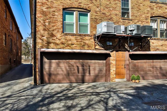 314 S Hanley Road 1N, St Louis, MO 63105