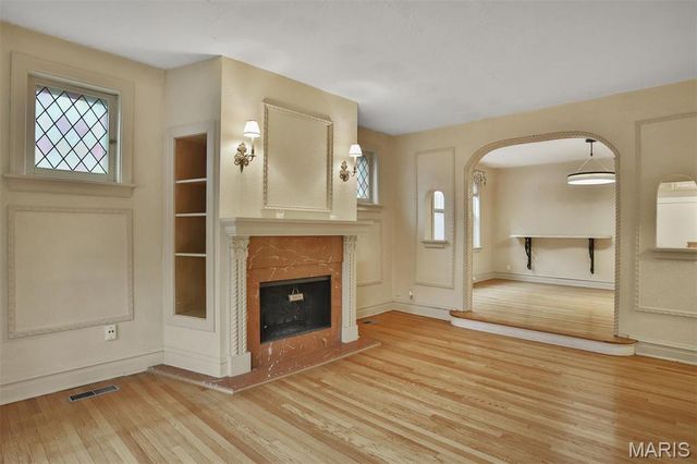 314 S Hanley Road 1N, St Louis, MO 63105