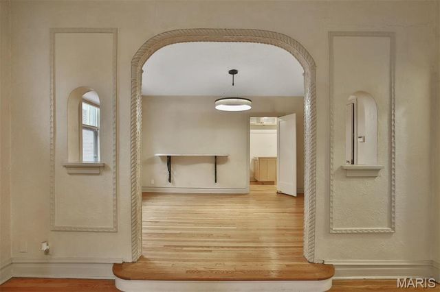 314 S Hanley Road 1N, St Louis, MO 63105