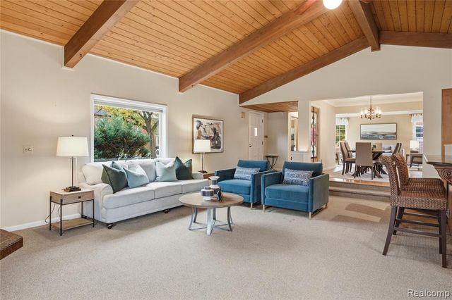 10404 Hart Avenue, Huntington Woods, MI 48070