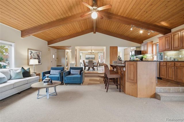 10404 Hart Avenue, Huntington Woods, MI 48070