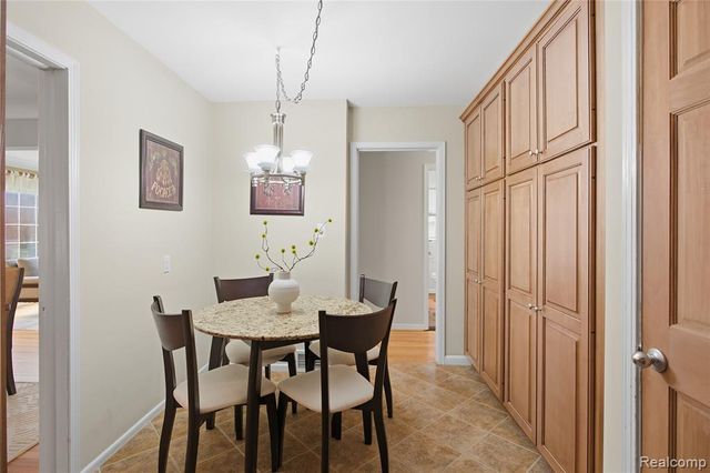 10404 Hart Avenue, Huntington Woods, MI 48070