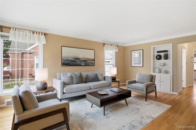 10404 Hart Avenue, Huntington Woods, MI 48070