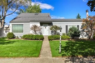 10404 Hart Avenue, Huntington Woods, MI 48070