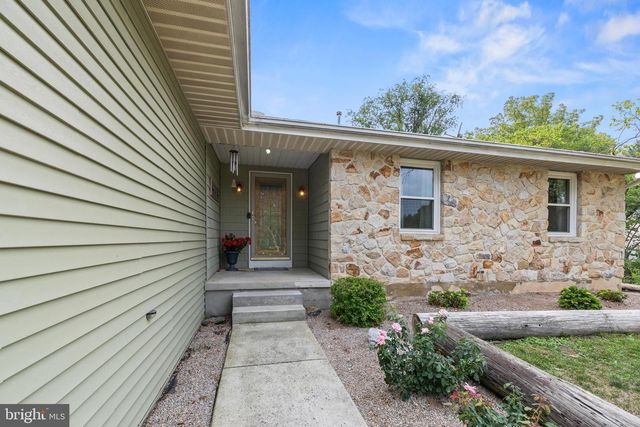 223 PINEVIEW DR, Palmyra, PA 17078