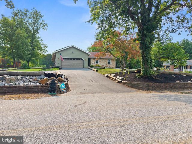 223 PINEVIEW DR, Palmyra, PA 17078