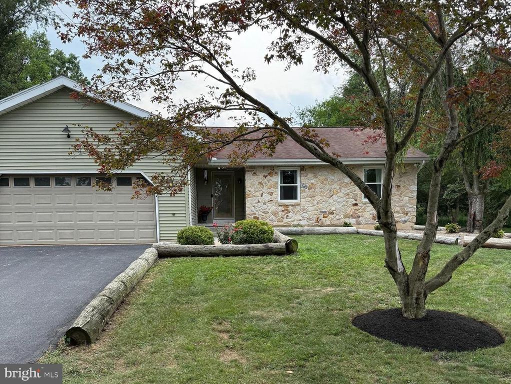 223 PINEVIEW DR, Palmyra, PA 17078