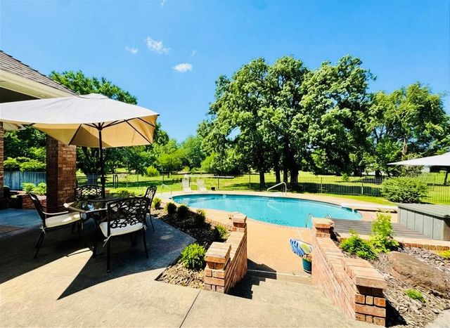 9125 Whispering Oaks Drive, Midwest City, OK 73130